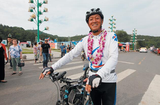 张文德:花甲之年骑着单车去西藏 焦宇 摄