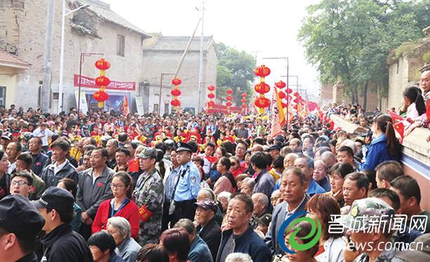 西黄石文化旅游节吸引了不少游客。
