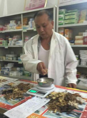 每一味中药都是杨宗义自己精心炮制。